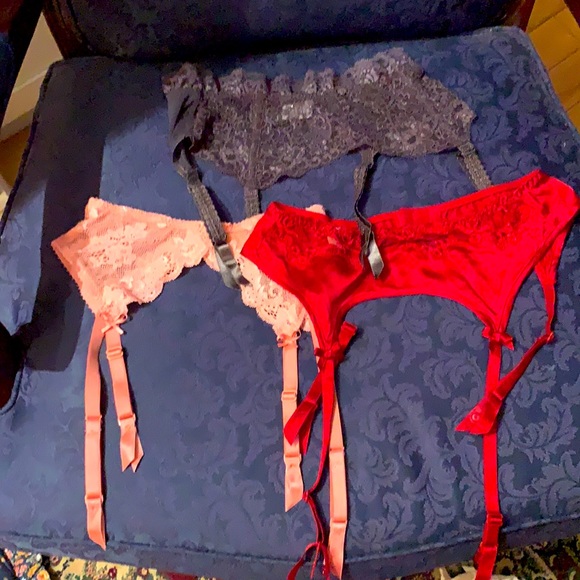 Garter belts - Picture 4 of 7